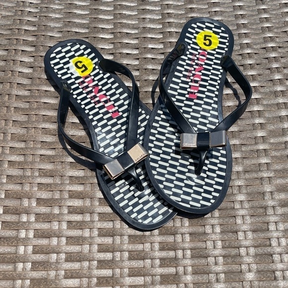 Coach Black Jelly Landon Gold Bow Flip Flops Sandals Flats NWOT - Picture 2 of 6